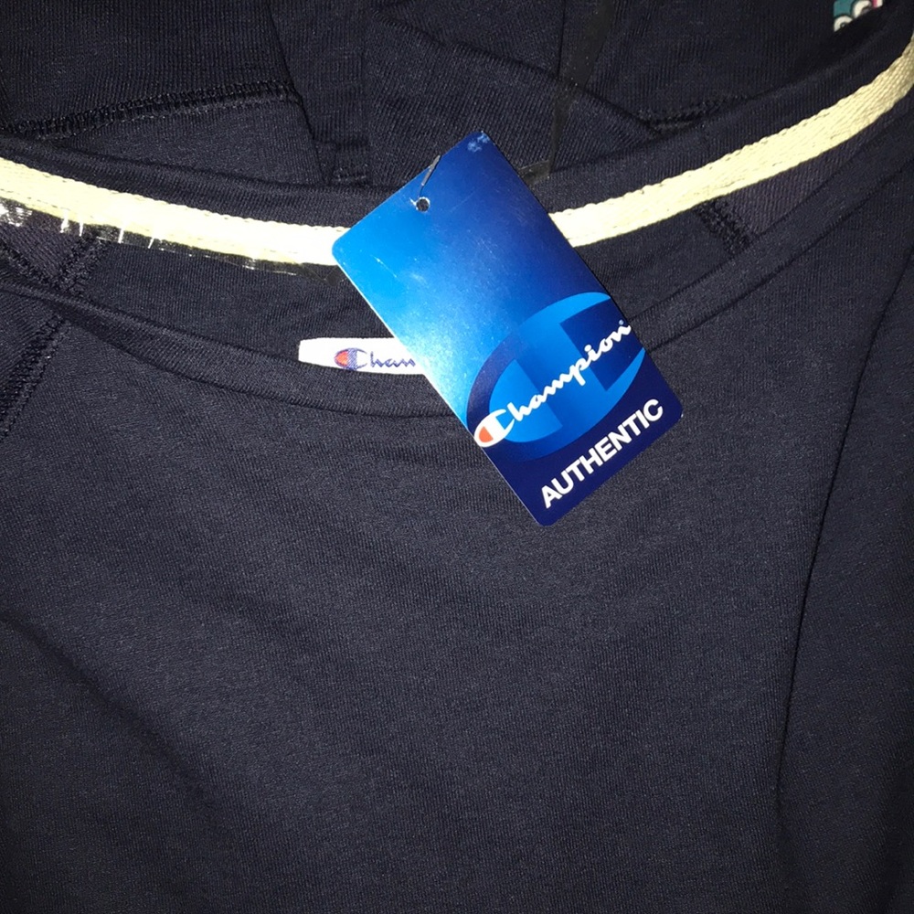 Navy Crewneck Champion pullover 💙